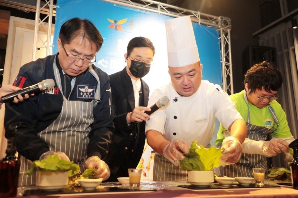 臺南市政府與饗賓集團攜手公益 推廣蓮心園庇護農藝工場蔬菜箱