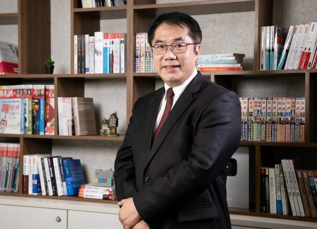 黃偉哲榮獲《遠見》最佳進步首長 市民滿意度六都最高幅成長