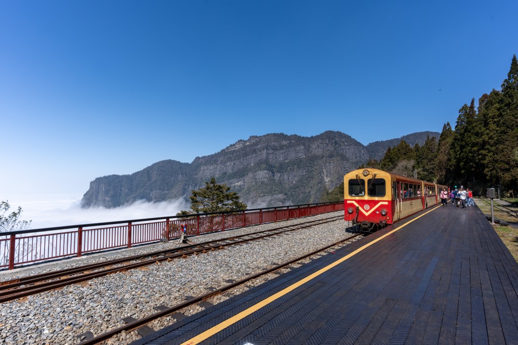 阿里山「楓度翩翩」蒸汽列車限量開跑 11/18 開放搶票