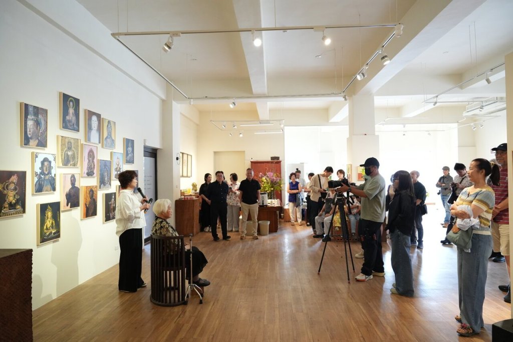 97歲素人阿嬤攜手藝術家兒子辦聯展 《歲華如供》以畫筆寫下最動人的母親節風景